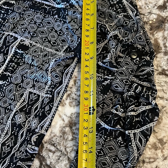 XL Eden & Olivia Patterned Button Down Top Black White Long Sleeve Shirt Women’s - Picture 2 of 9